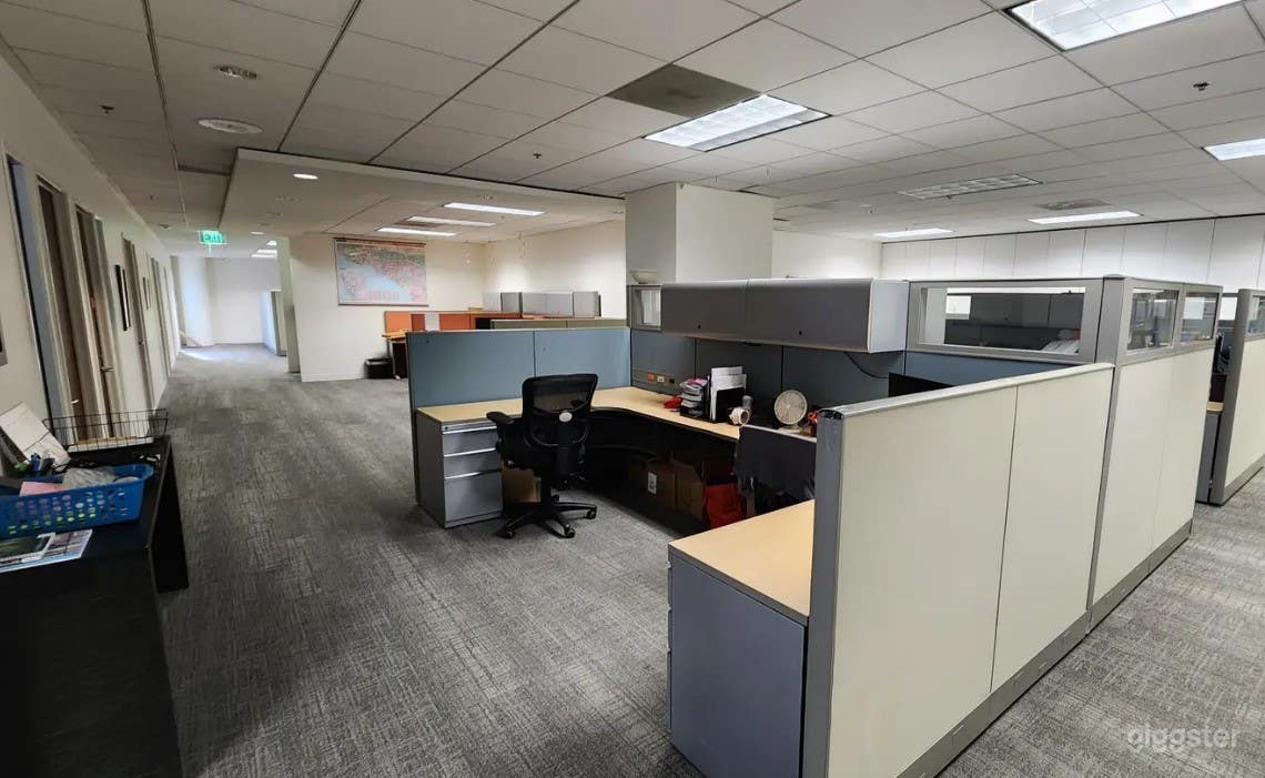 Versatile Co-working Space for filming Photo 2