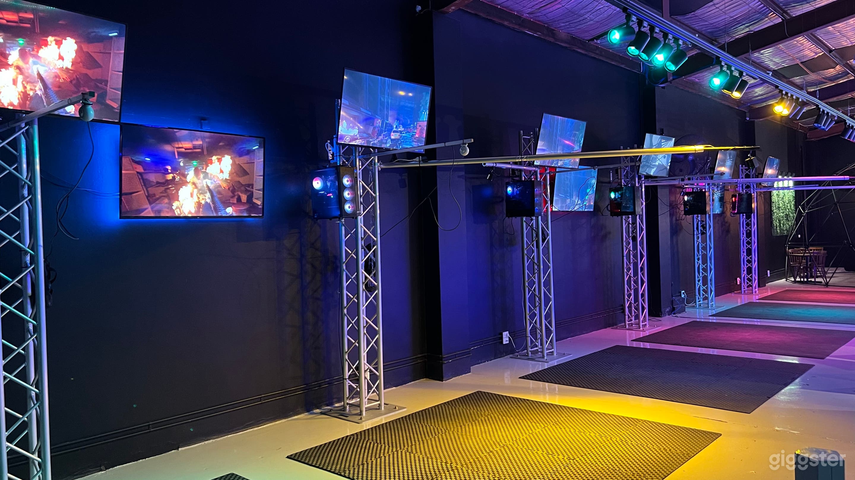 Virtual Reality Arcade Photo 4