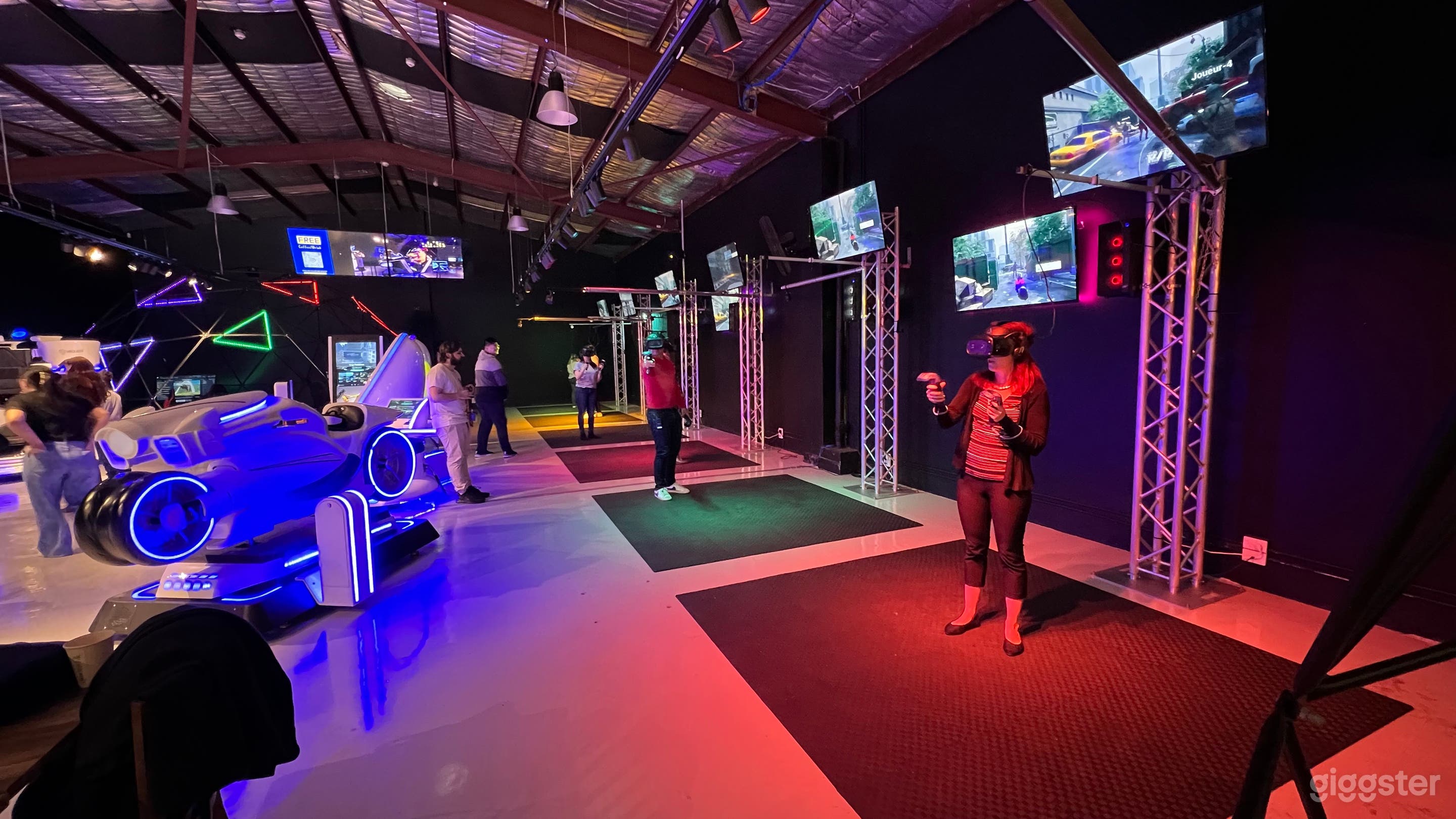 Virtual Reality Arcade Photo 3