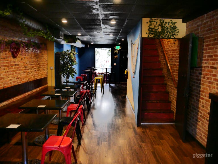  Bar bellamente decorado y espacio privado para eventos 