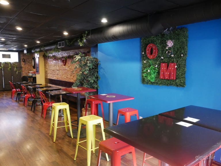  Bar bellamente decorado y espacio privado para eventos 