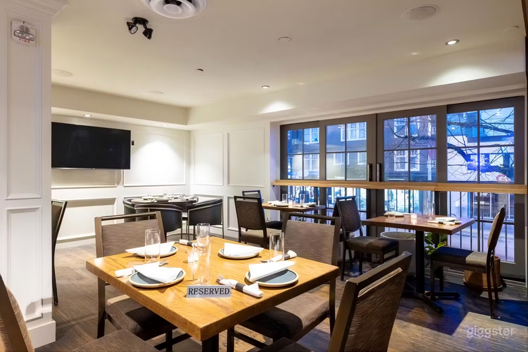  Mezzanine with fireplace for relaxed dining & mingling 