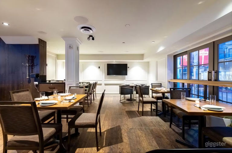  Mezzanine with fireplace for relaxed dining & mingling 