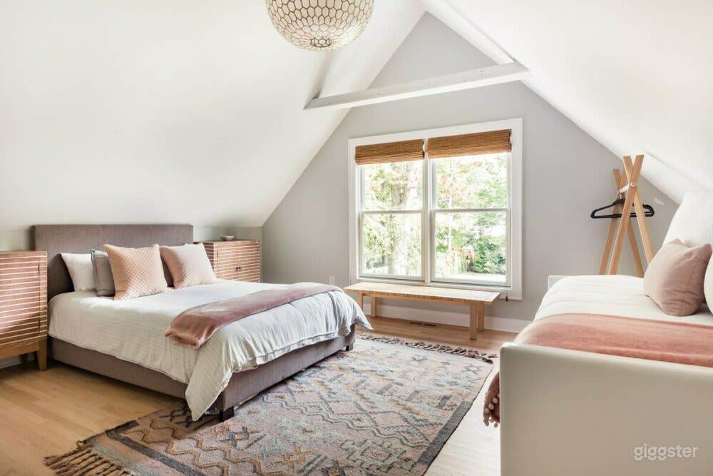 Sprawling Modern Home with Chef’s Kitchen, Pool &amp; Hot Tubs – Walk to the Beach! Photo 4