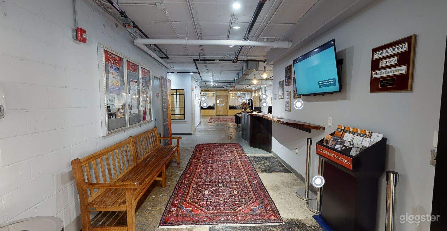 Large Central Music Lobby Photo 3