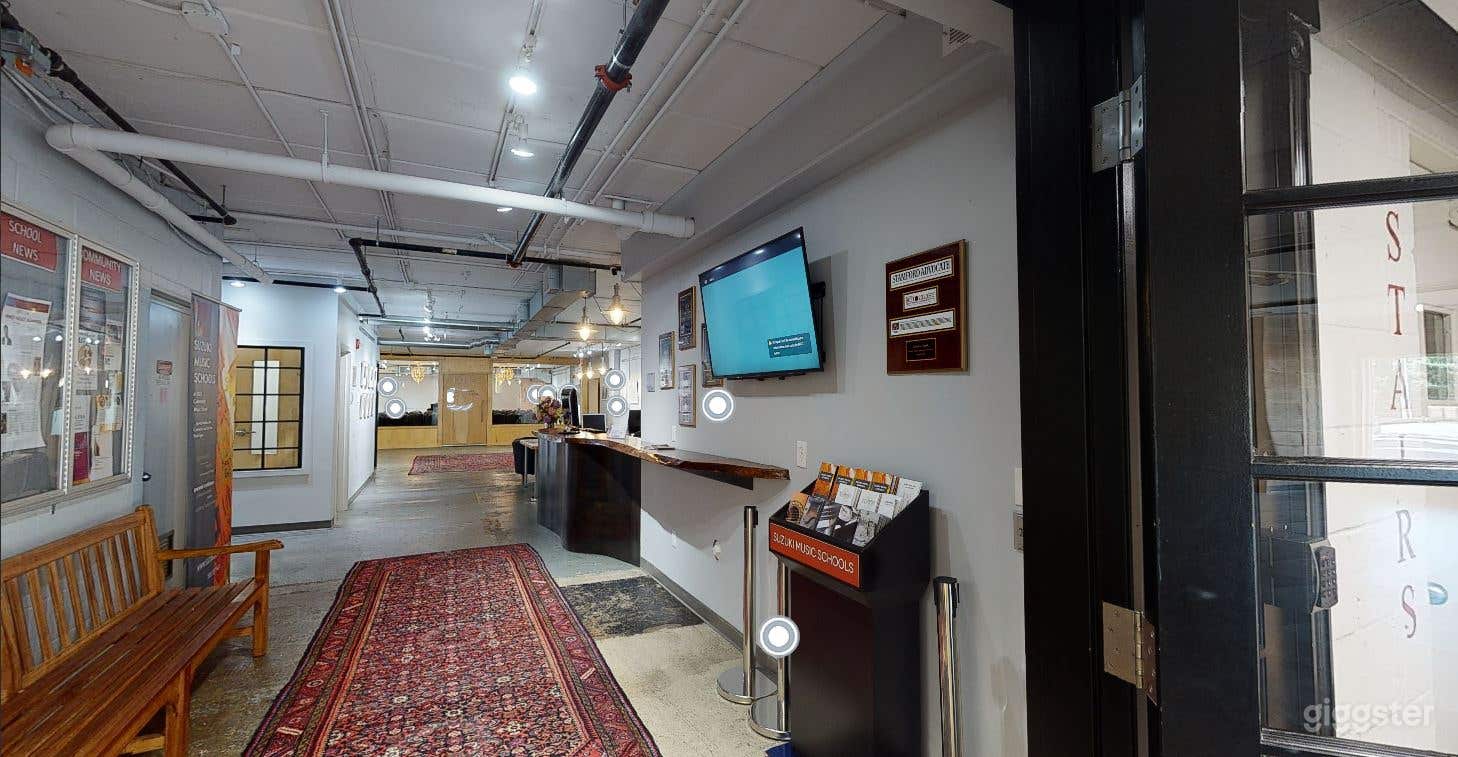 Large Central Music Lobby Photo 4