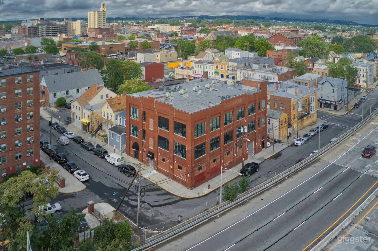 Spacious industrial space  Photo 2