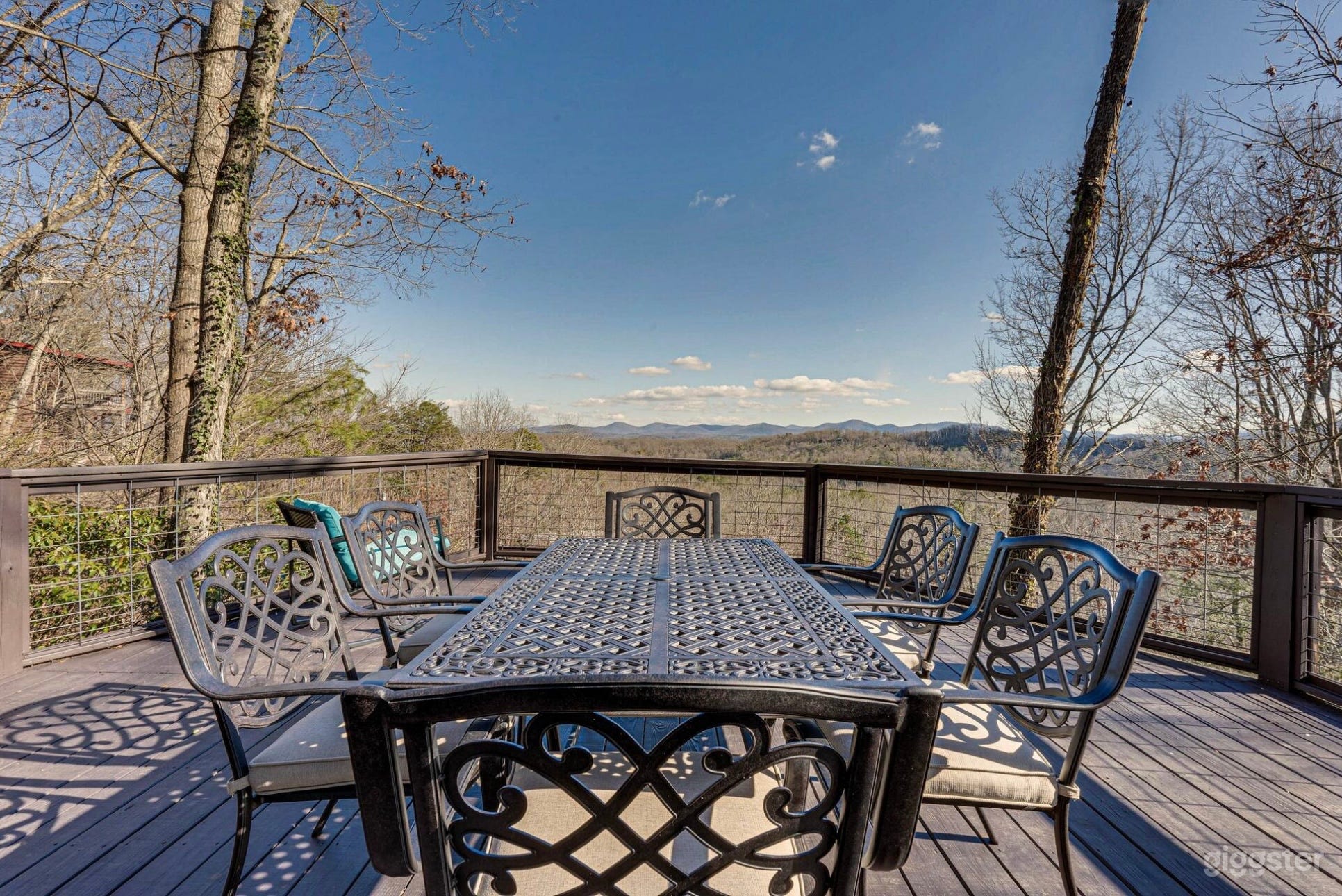 Blue Ridge Sunrise Treehouse Photo 1
