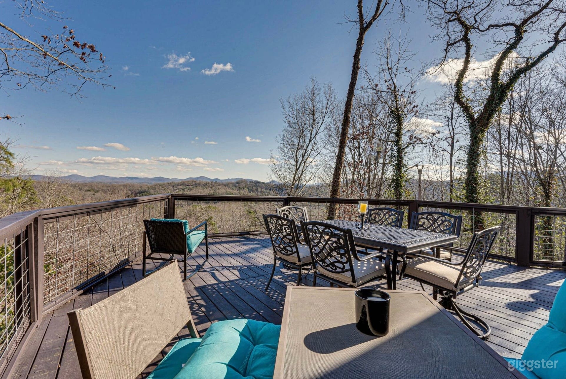 Blue Ridge Sunrise Treehouse Photo 4