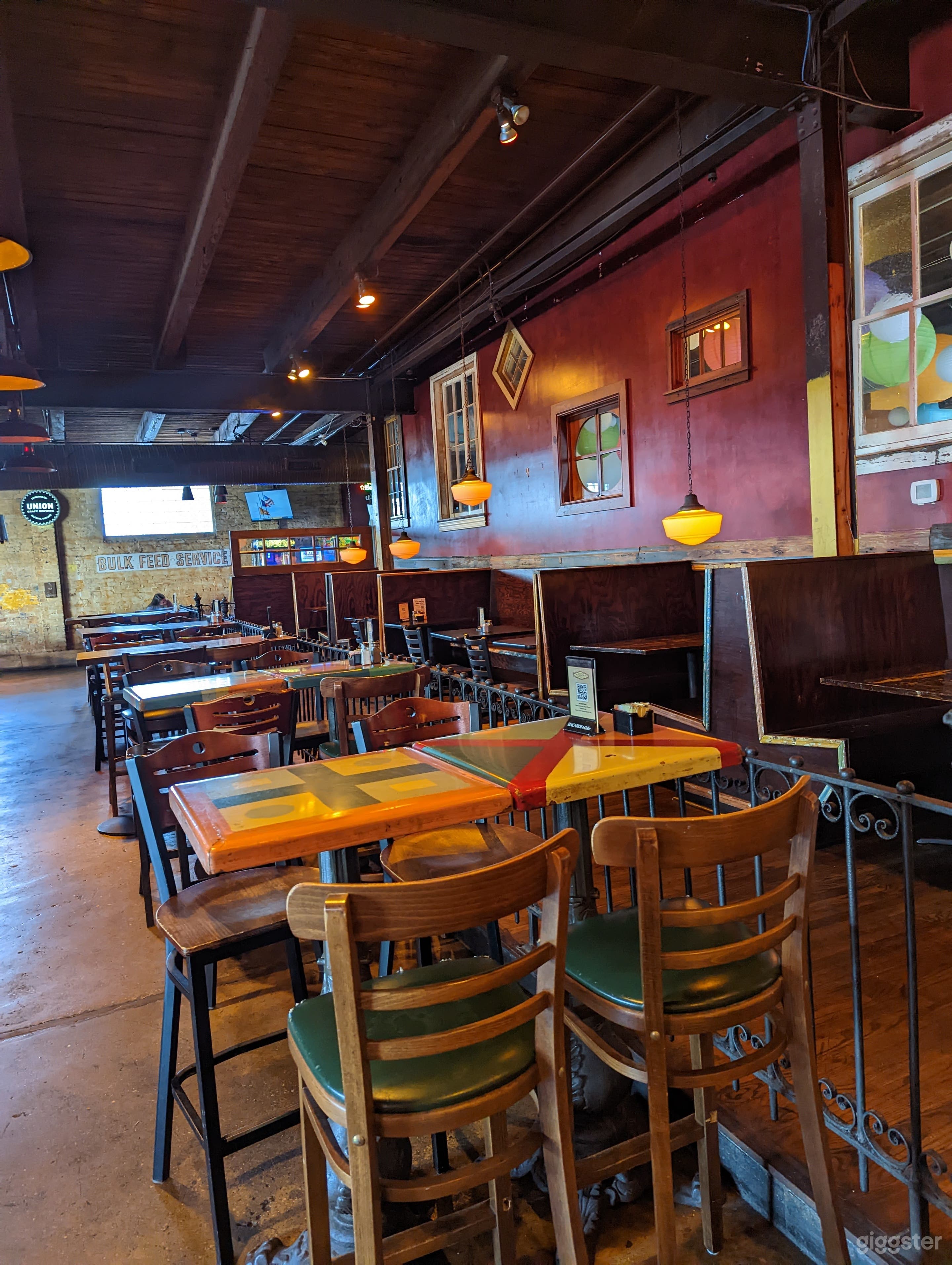 front restaurant, booth wall