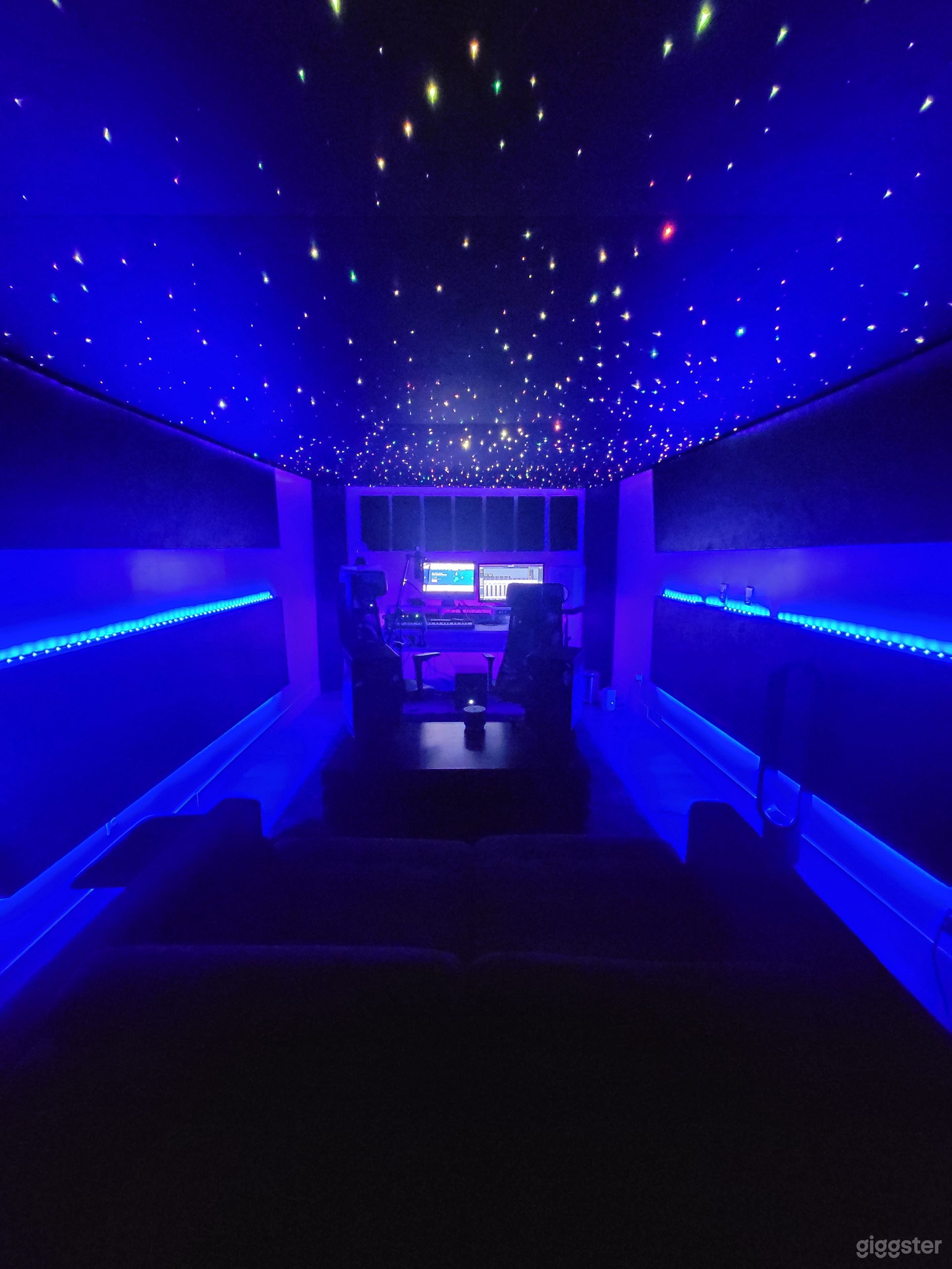 Starlight vocal recording studio east van Photo 2