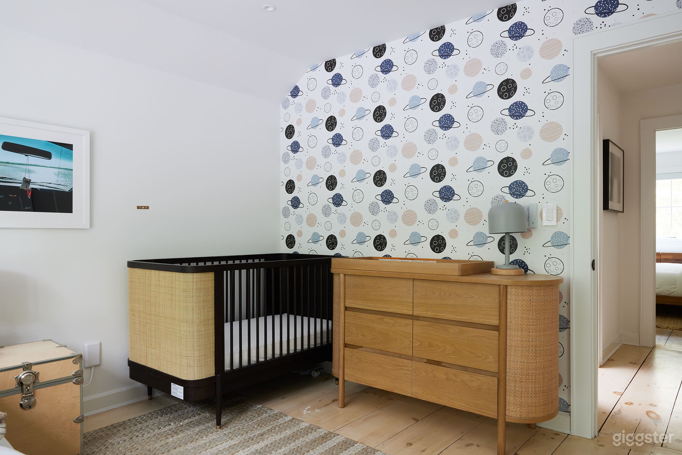 Luminous Open-Concept and Modern Serene Luxury  Photo 4