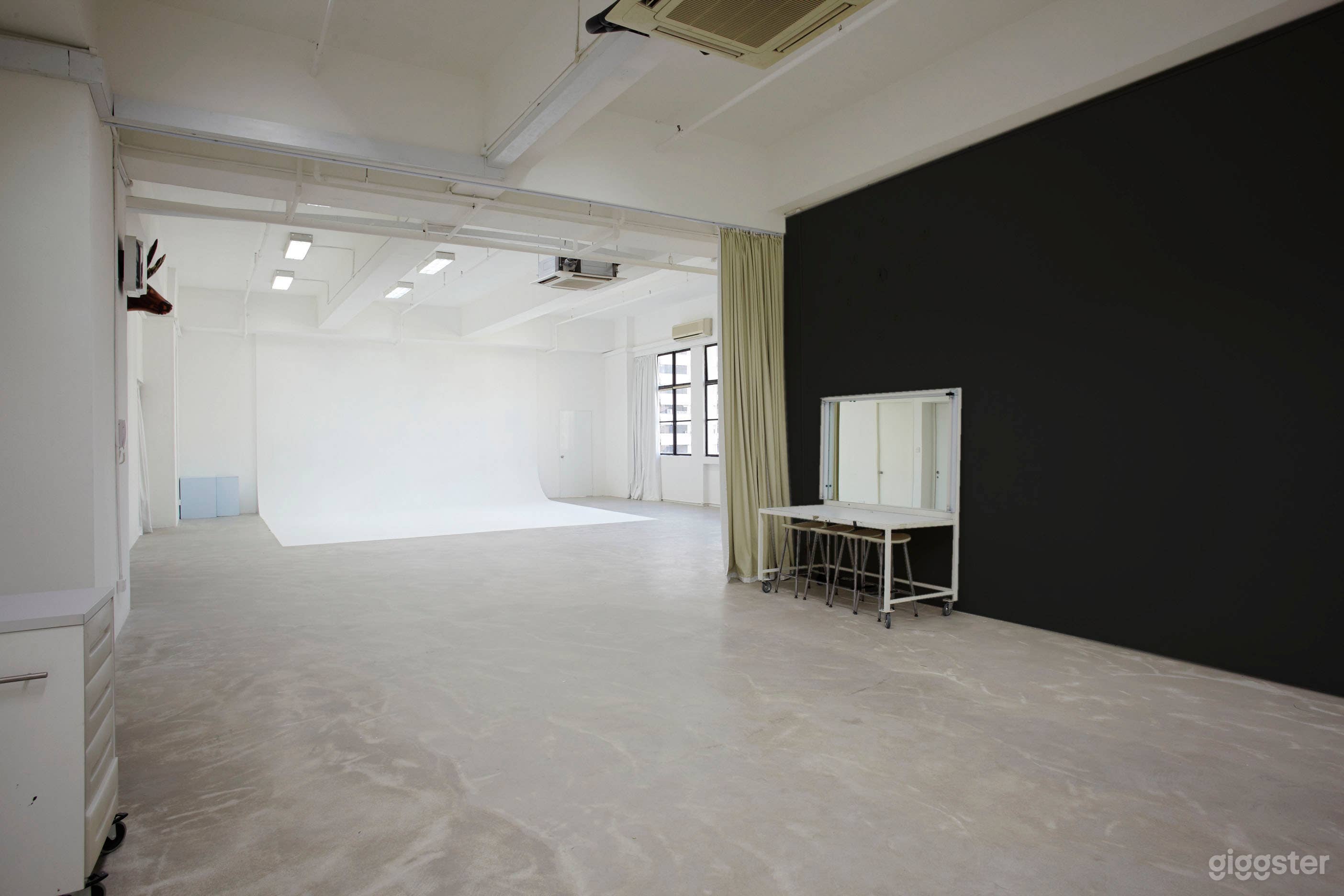 Large studio space with cyclorama - Studio A Photo 2