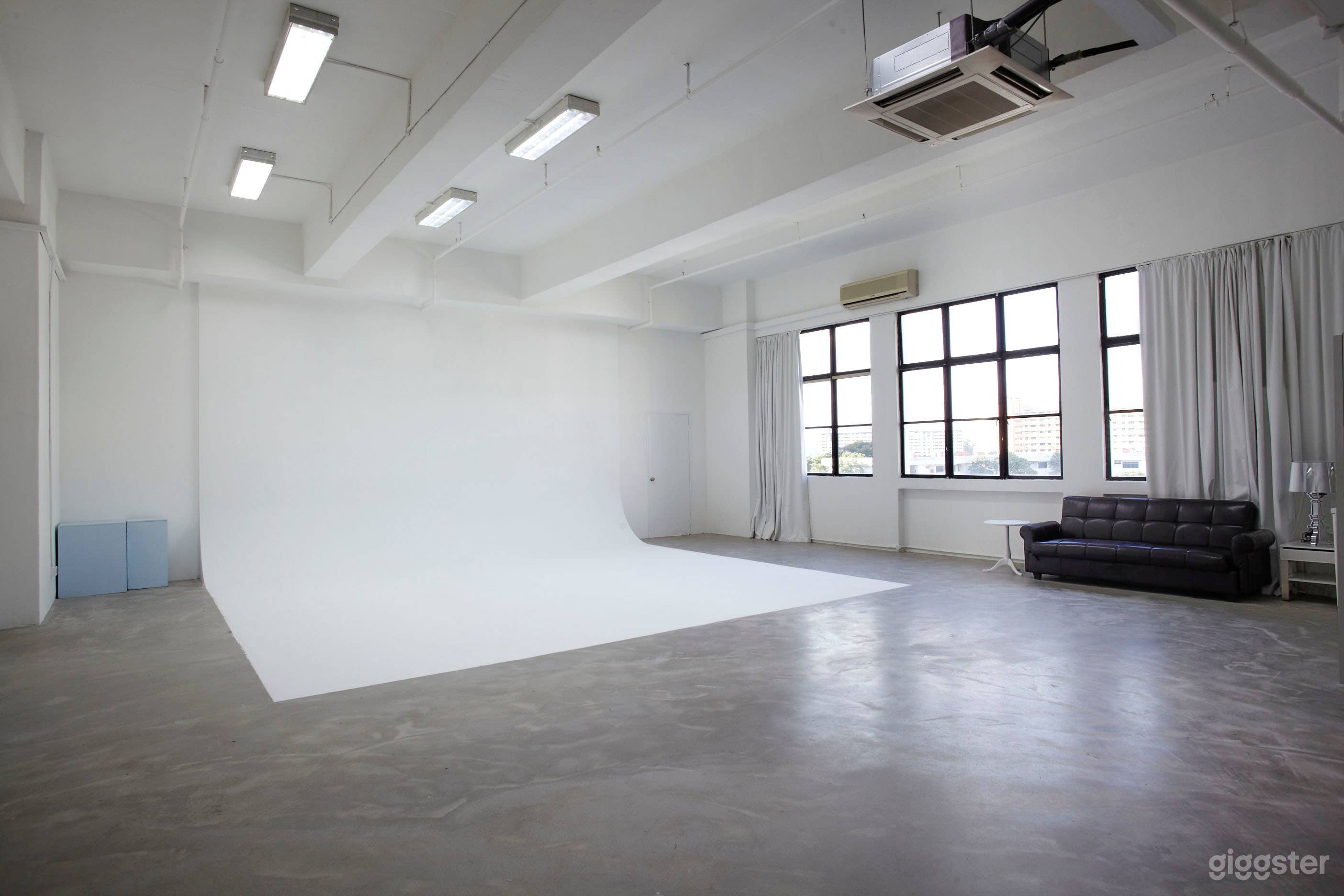 Large studio space with cyclorama - Studio A Photo 1
