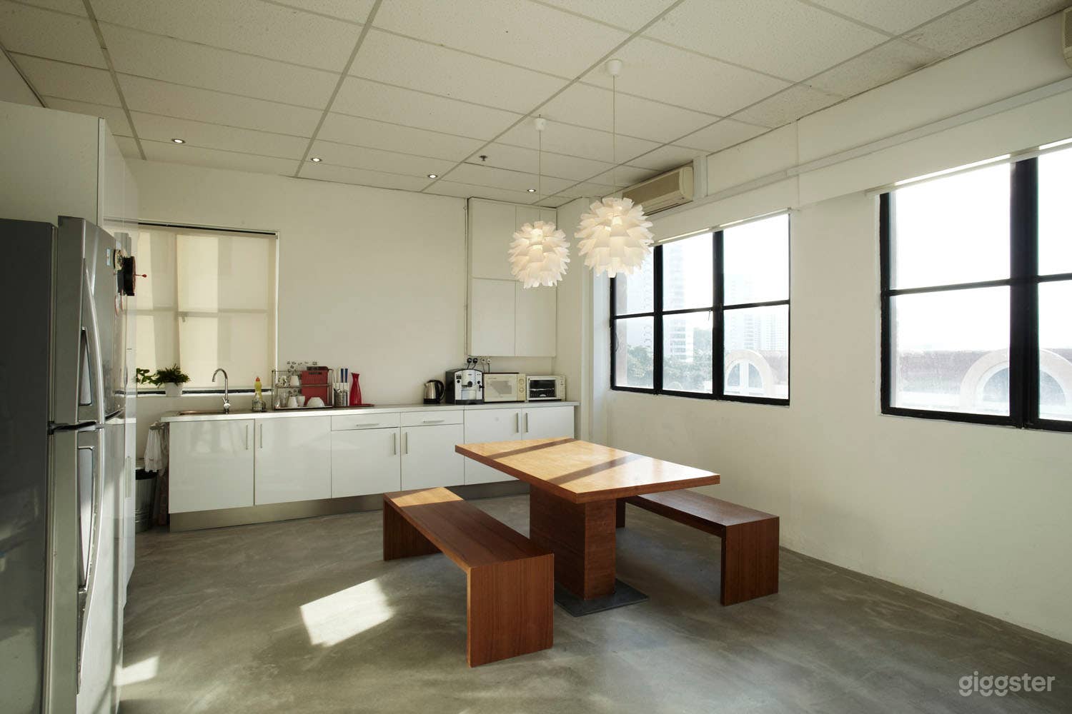 Large studio space with cyclorama - Studio A Photo 3