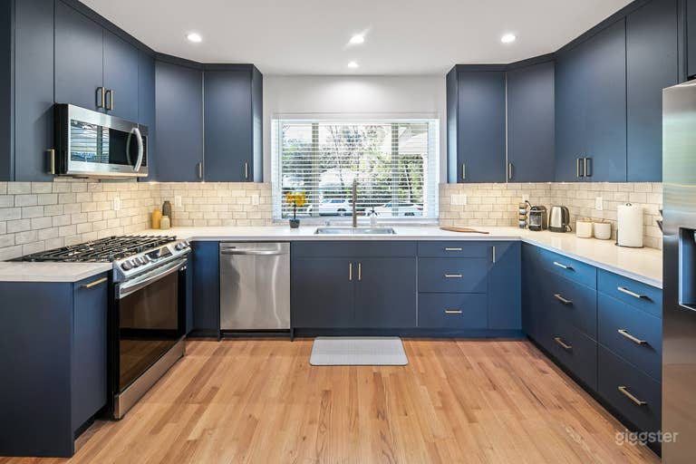  Spacious Tarzana Home w/ Yard & Pool 