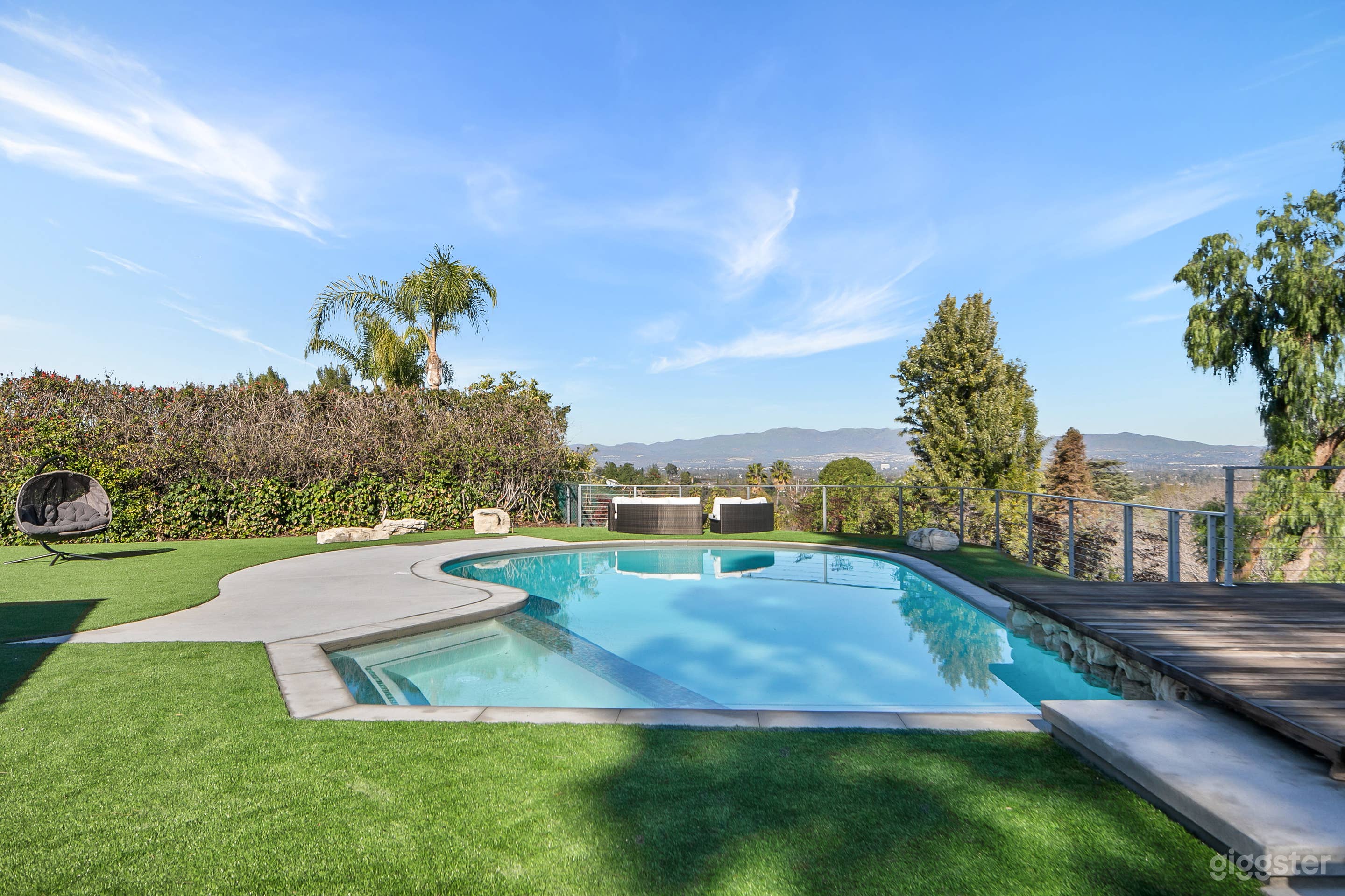 Spacious Tarzana Home w/ Yard &amp; Pool Photo 2