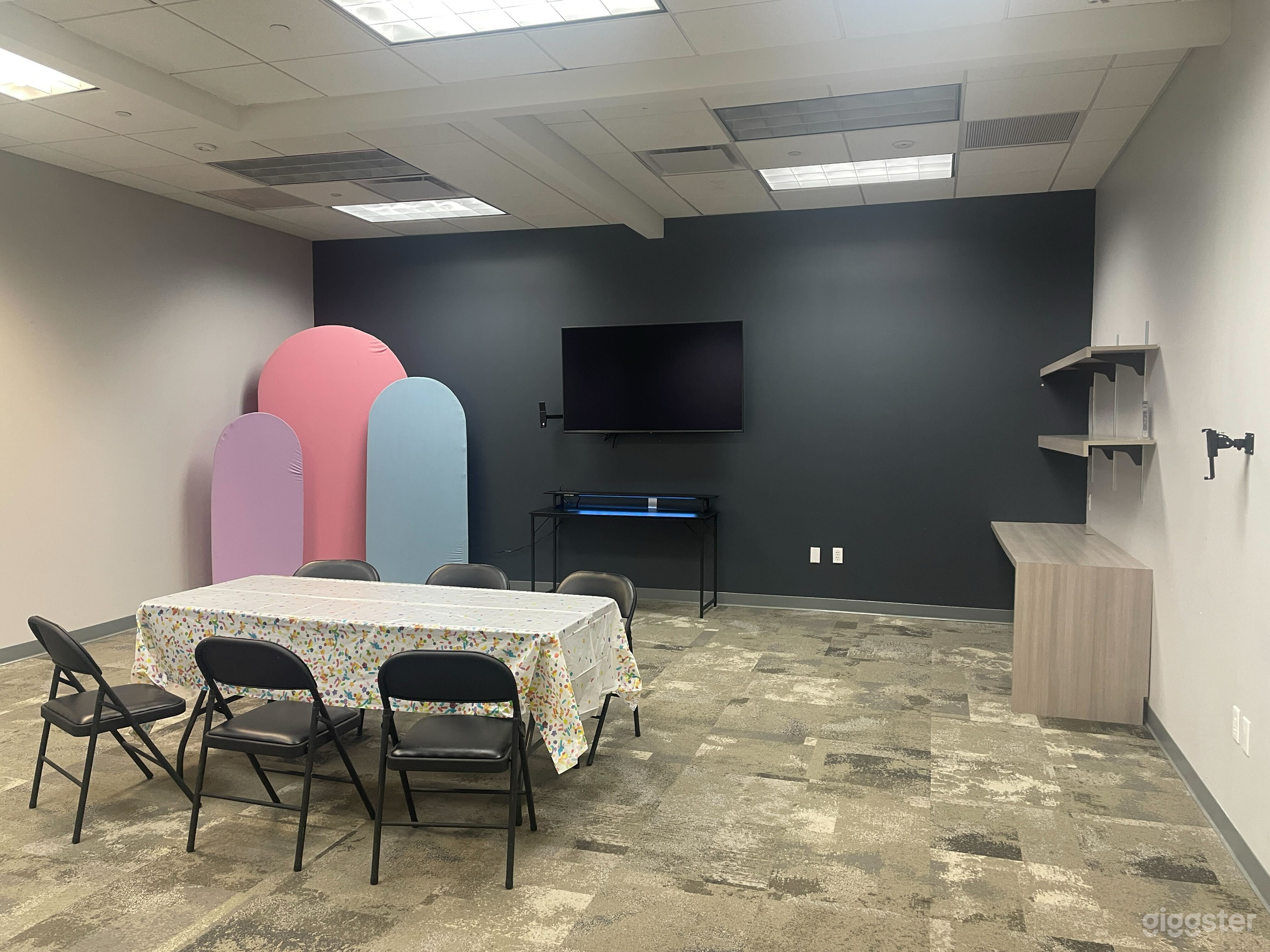 Modern &amp; Futuristic Party Room in SF Photo 2