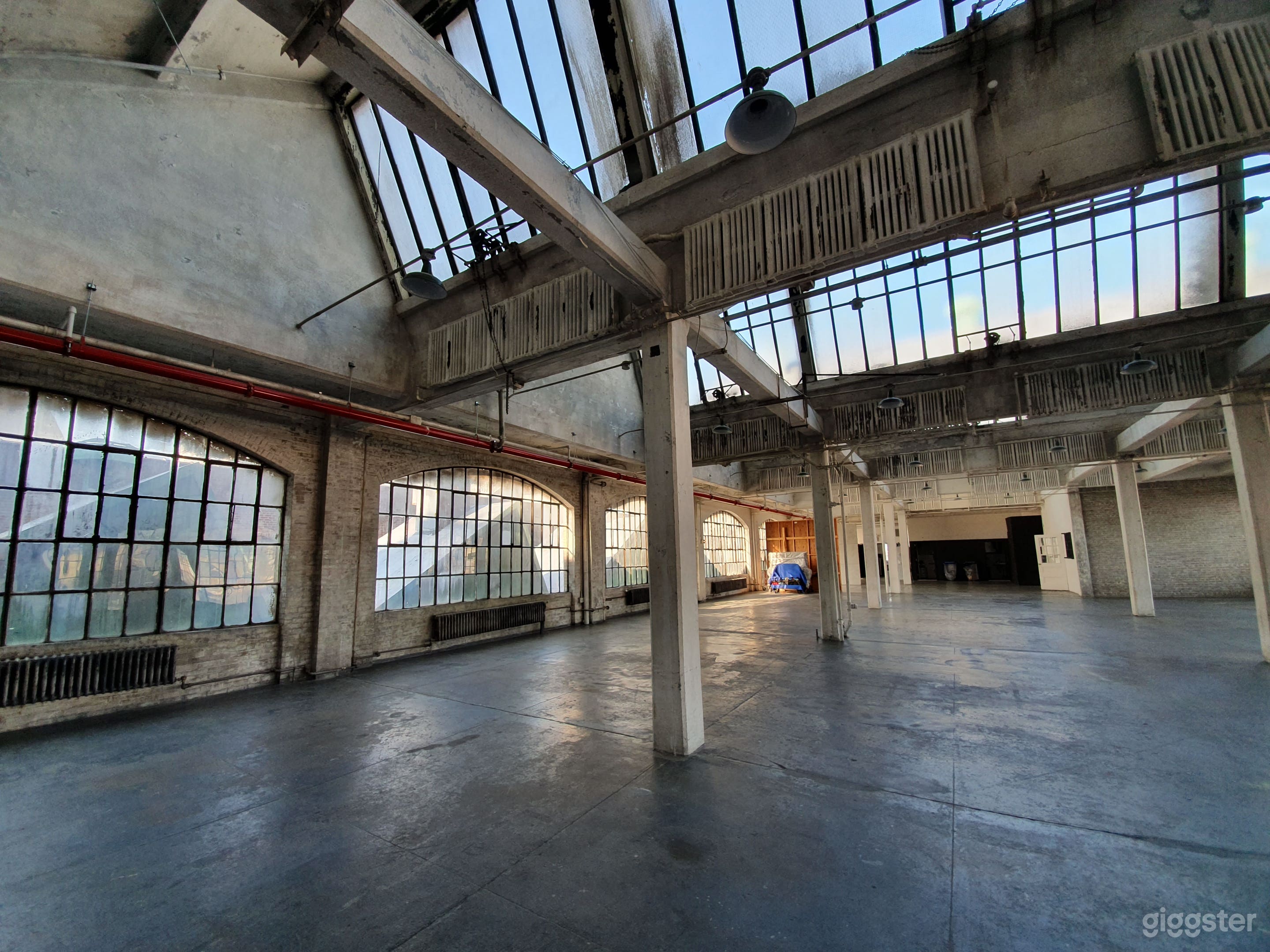 Fantastic UNIQUE Warehouse Photo 3