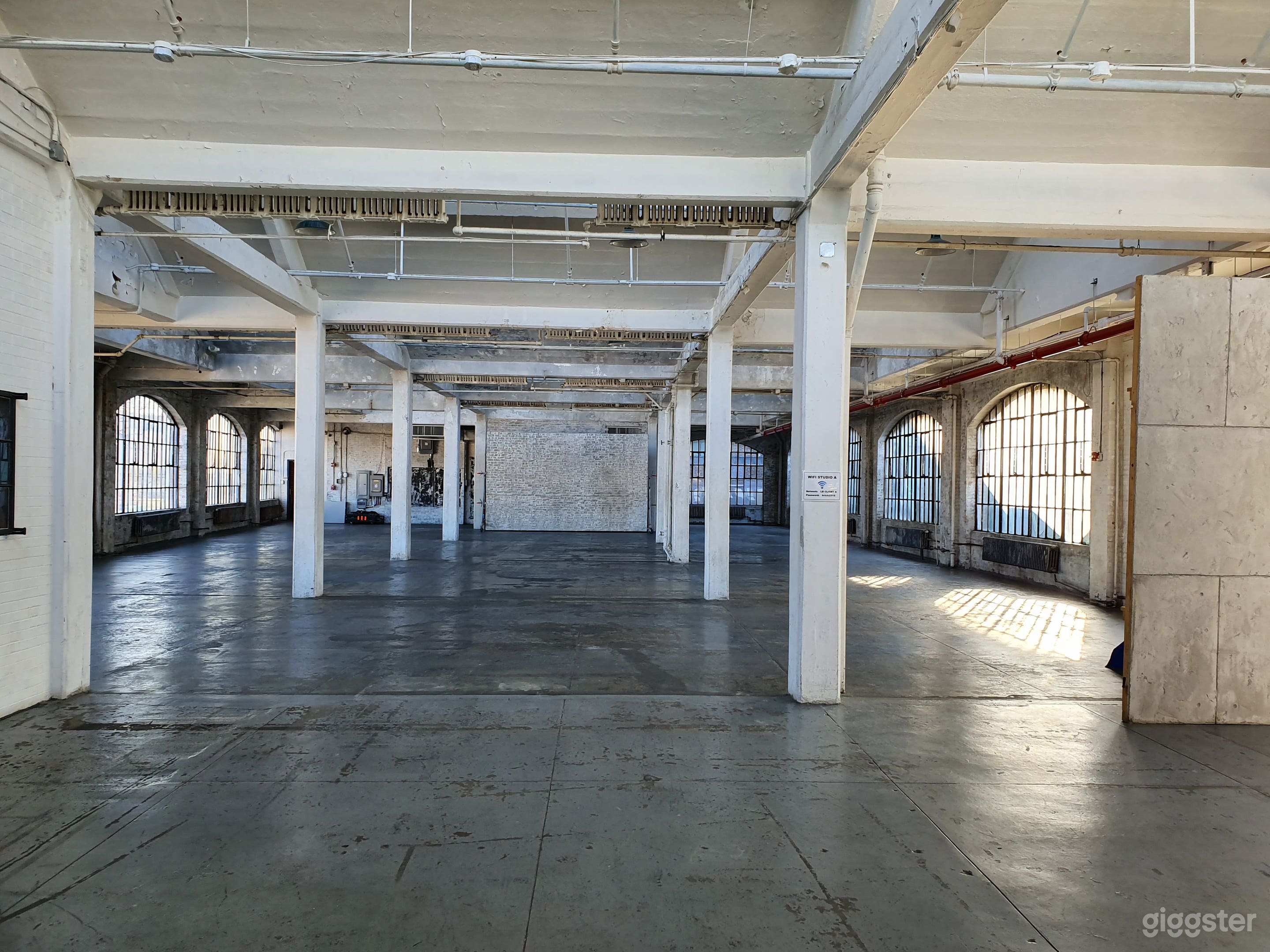 Fantastic UNIQUE Warehouse Photo 2