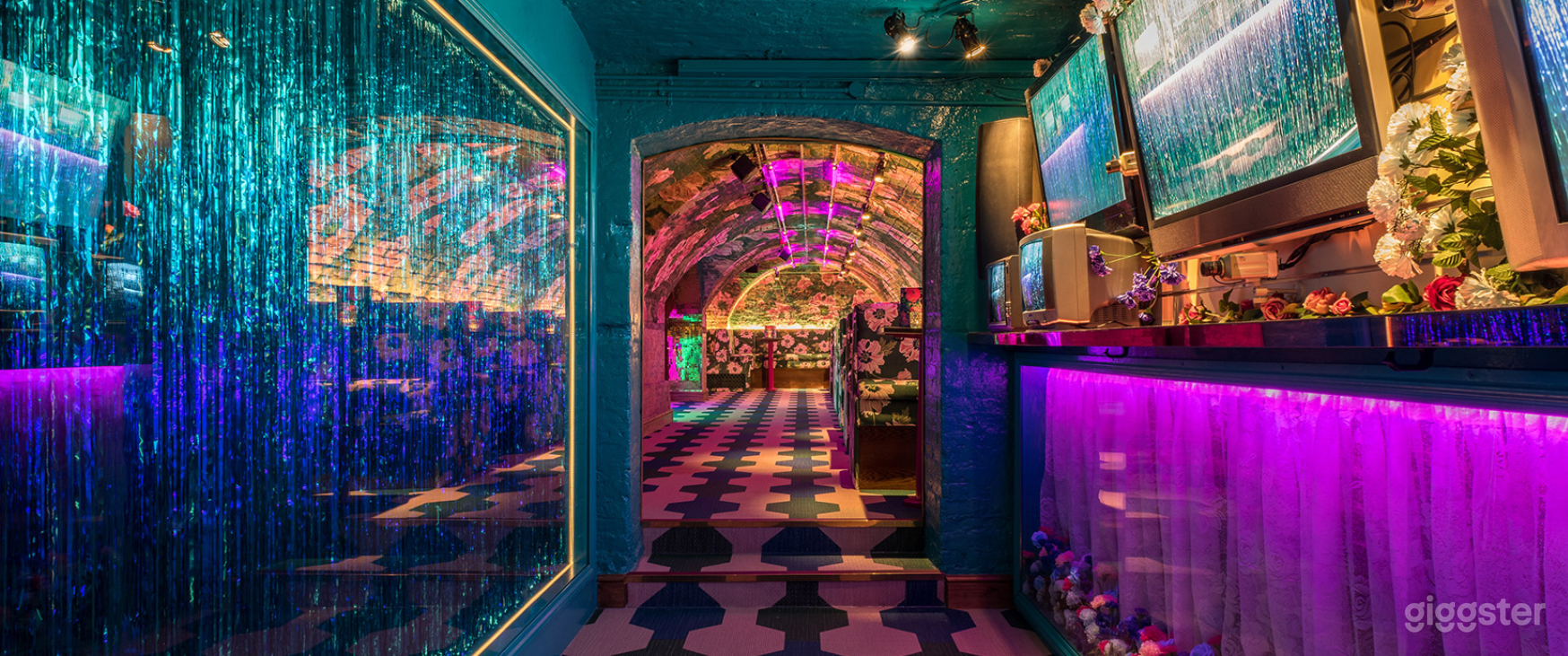 Coolest Bar in Covent Garden With Crazy Interiors! Photo 2