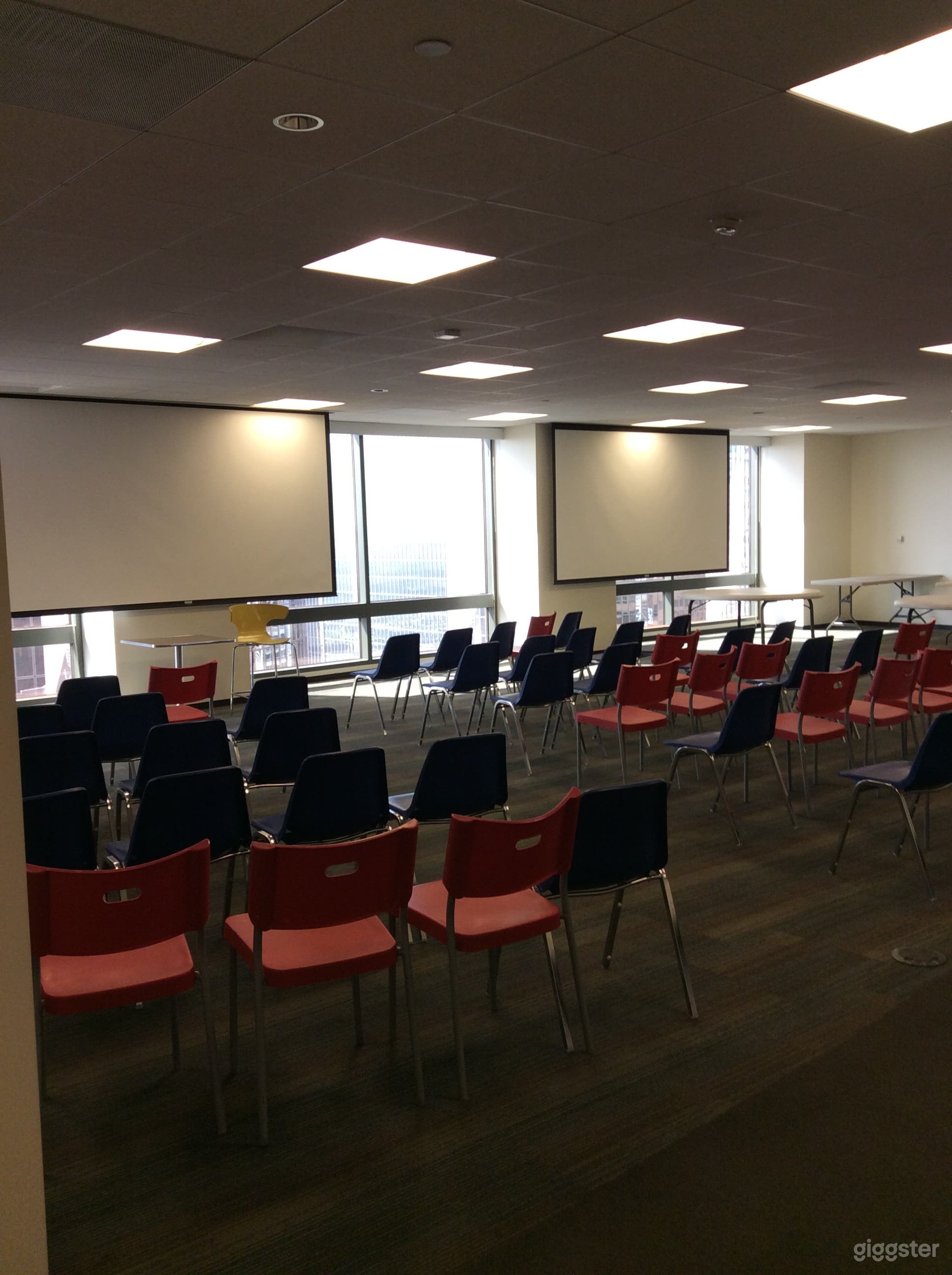 Huge Space For Meetings &amp; Seminars Only Photo 2