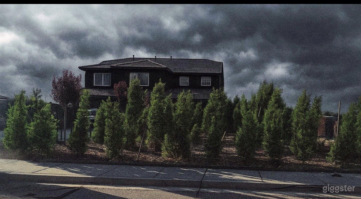 Insidious Manor Photo 3