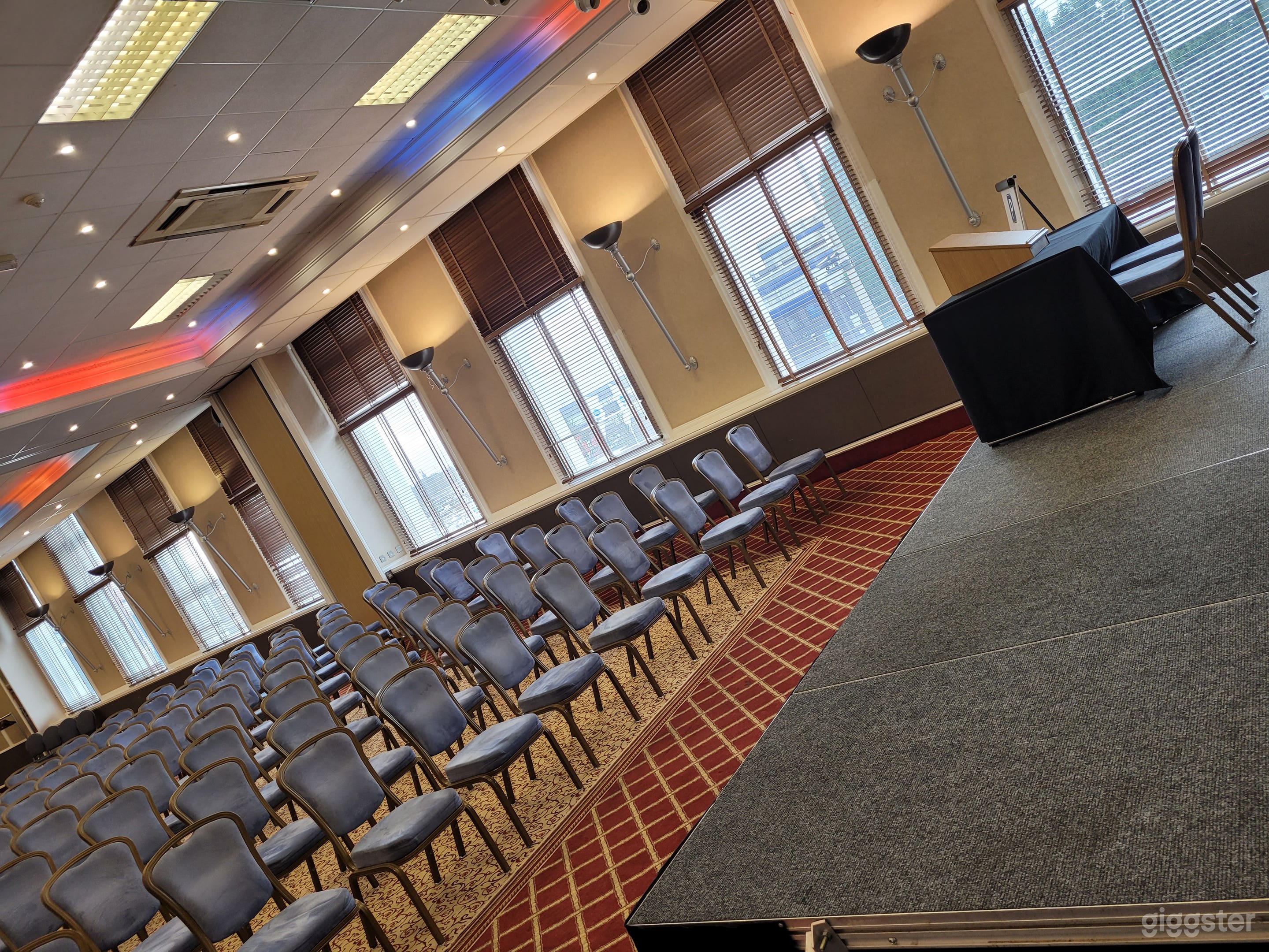 A Stylish Hotel Near Stokes - Whole  Photo 3