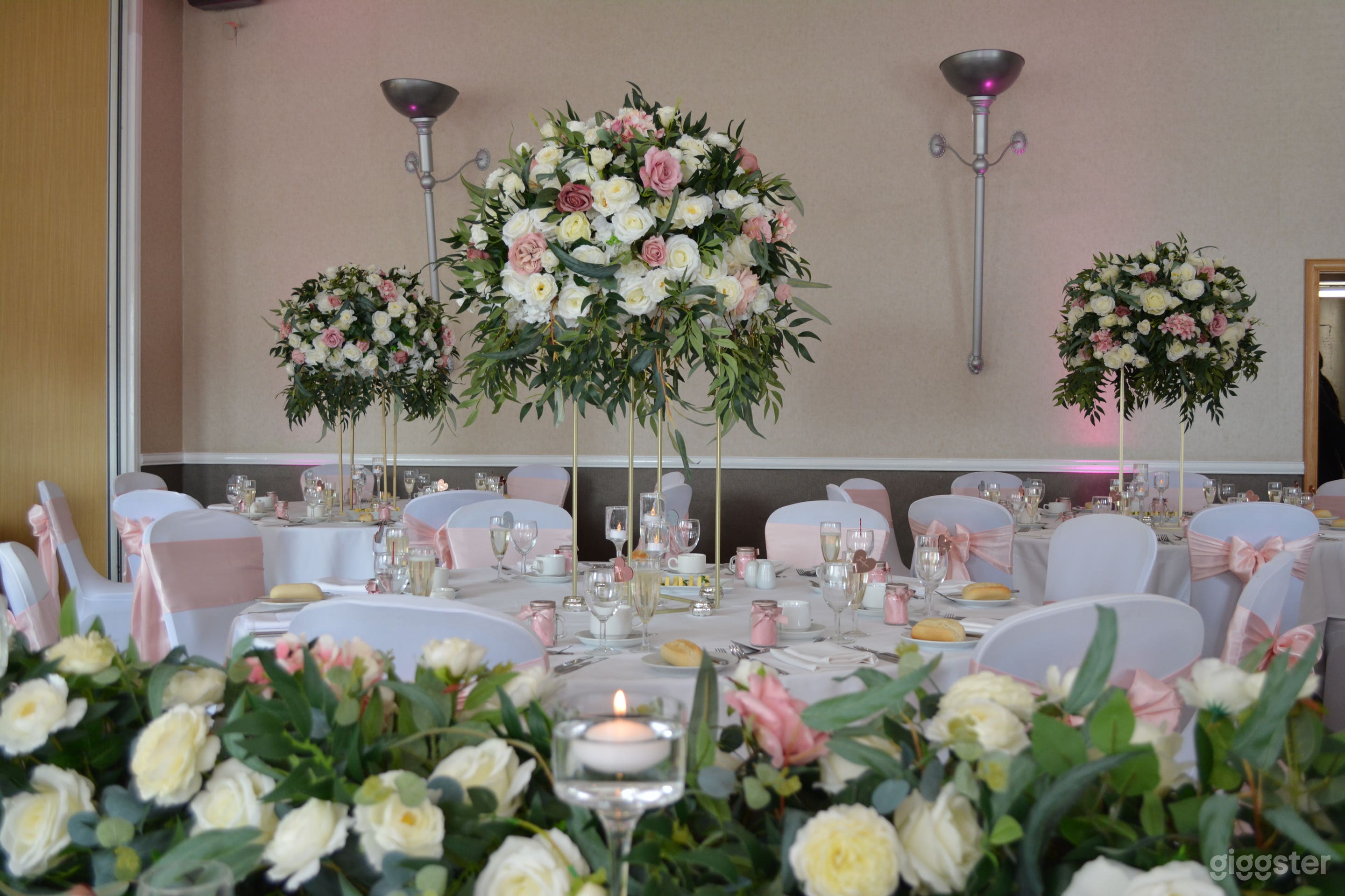 A Stylish Hotel Near Stokes - Whole  Photo 2