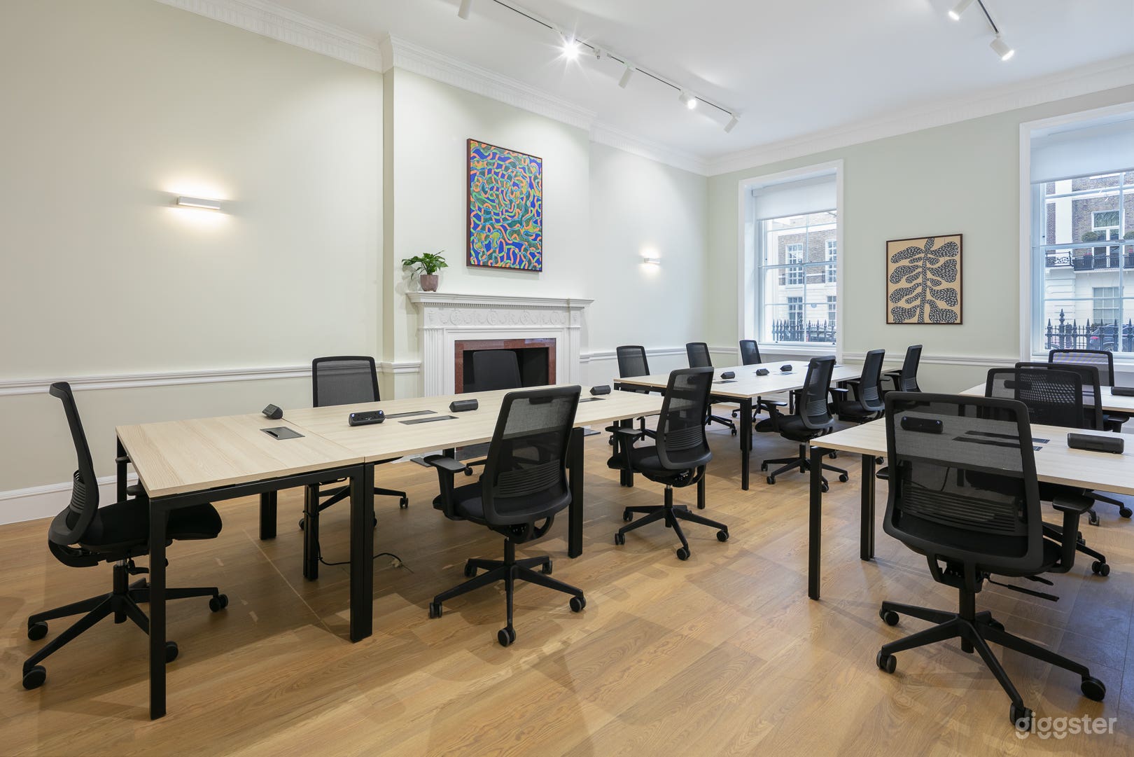 Spacious 76 Office Space  Photo 3