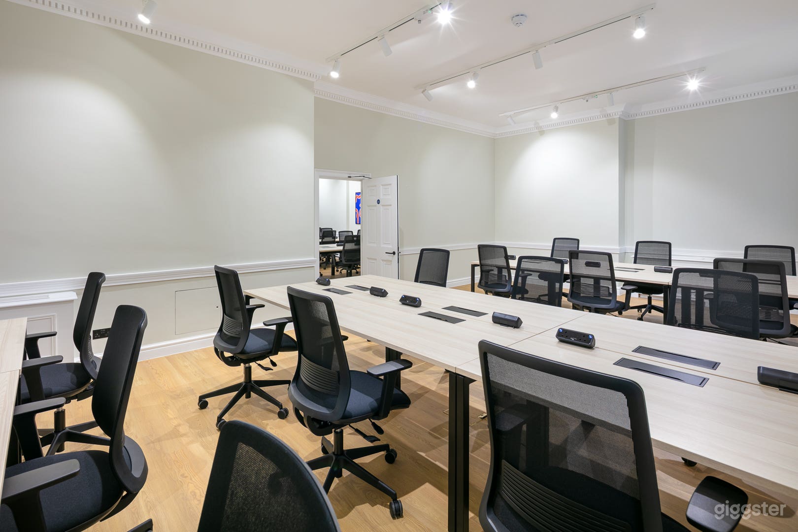 Spacious 76 Office Space  Photo 2