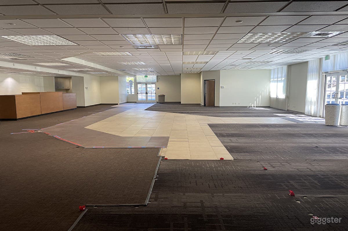 VACANT BANK SPACE W/ VAULT &amp; DEPOSIT BOXES Photo 2