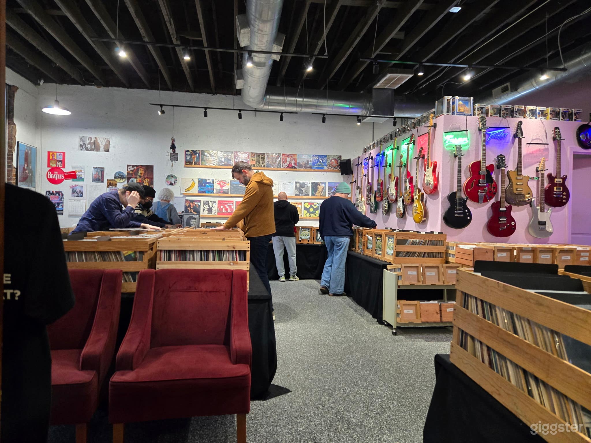 Vintage style, Cool, Hip vibe  Photo 1