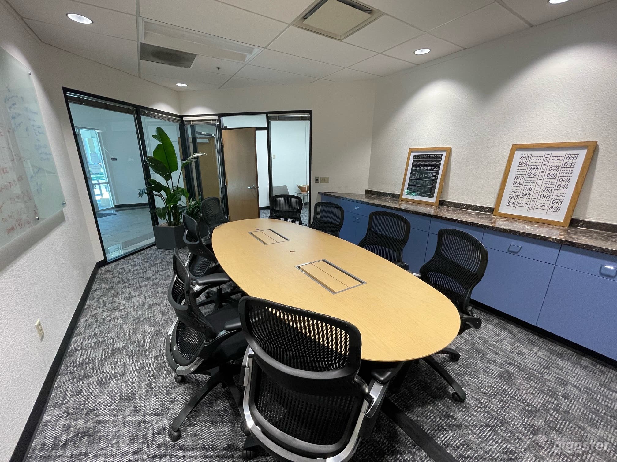 Conference Room for 10 in Midtown Sacramento Photo 2