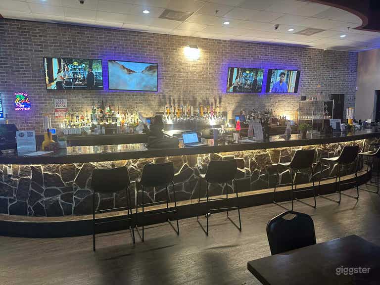  Bar Versátil y Espacio para Eventos con Escenario y Patio 