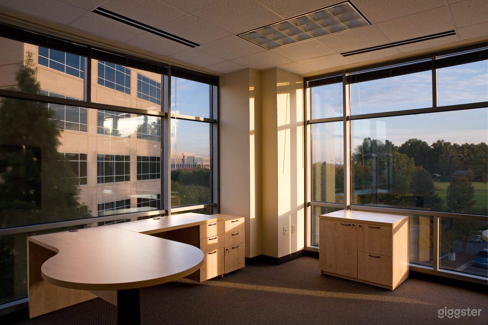 Clean and Cozy Office for 4 People in Charlotte  Photo 2