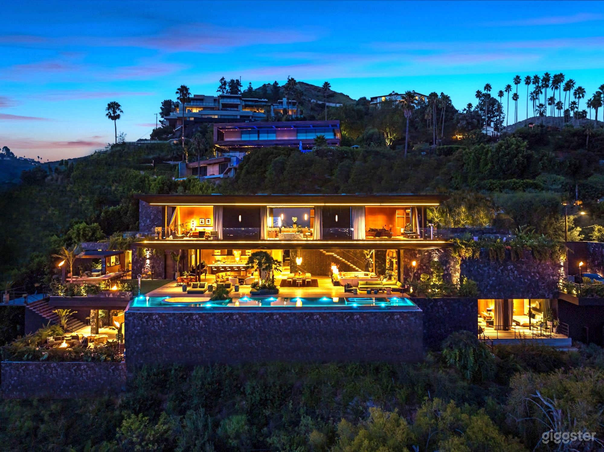 SCULPTURAL ESTATE W/ POOL, FIRE & SKYLINE Photo 2