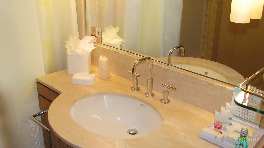 1 Queen Accessible Guest Room Photo 4