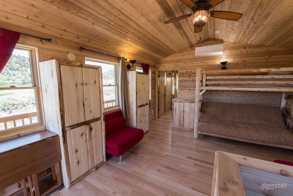 Spacious Cabin 3 with Great View of Valley Photo 4