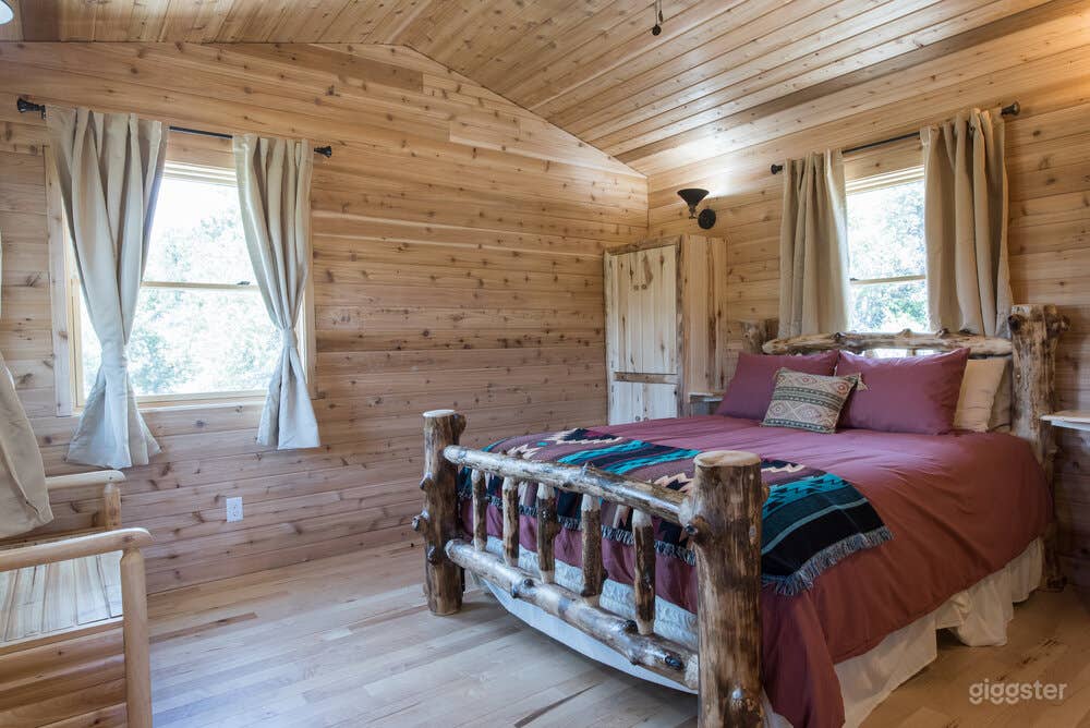 Spacious Cabin 3 with Great View of Valley Photo 2