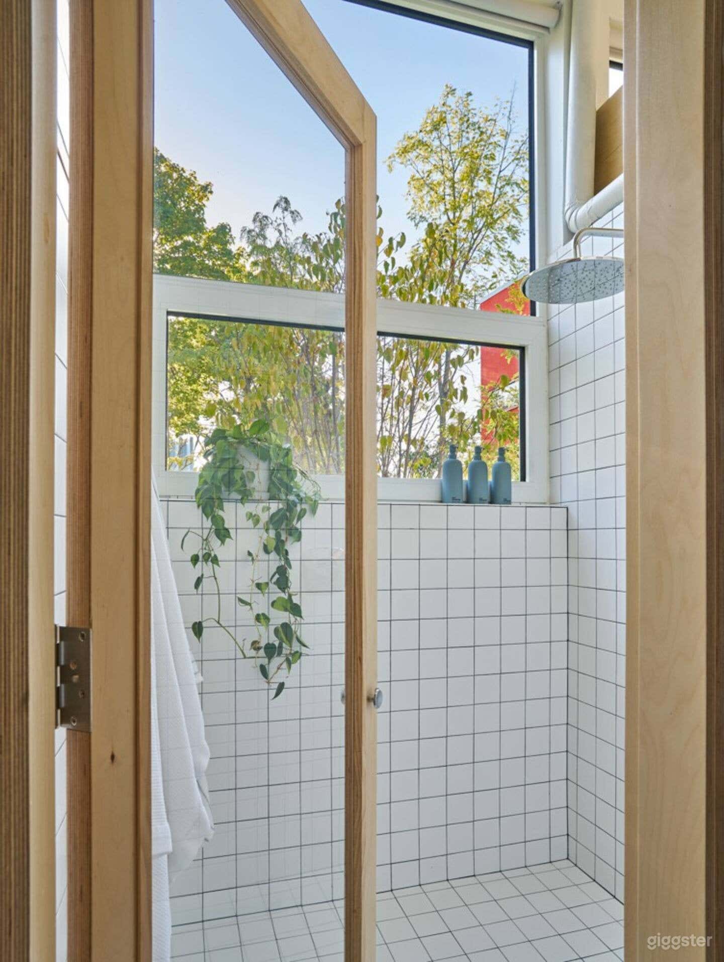 Modern Contemporary Apartment. Natural Light Photo Photo 4