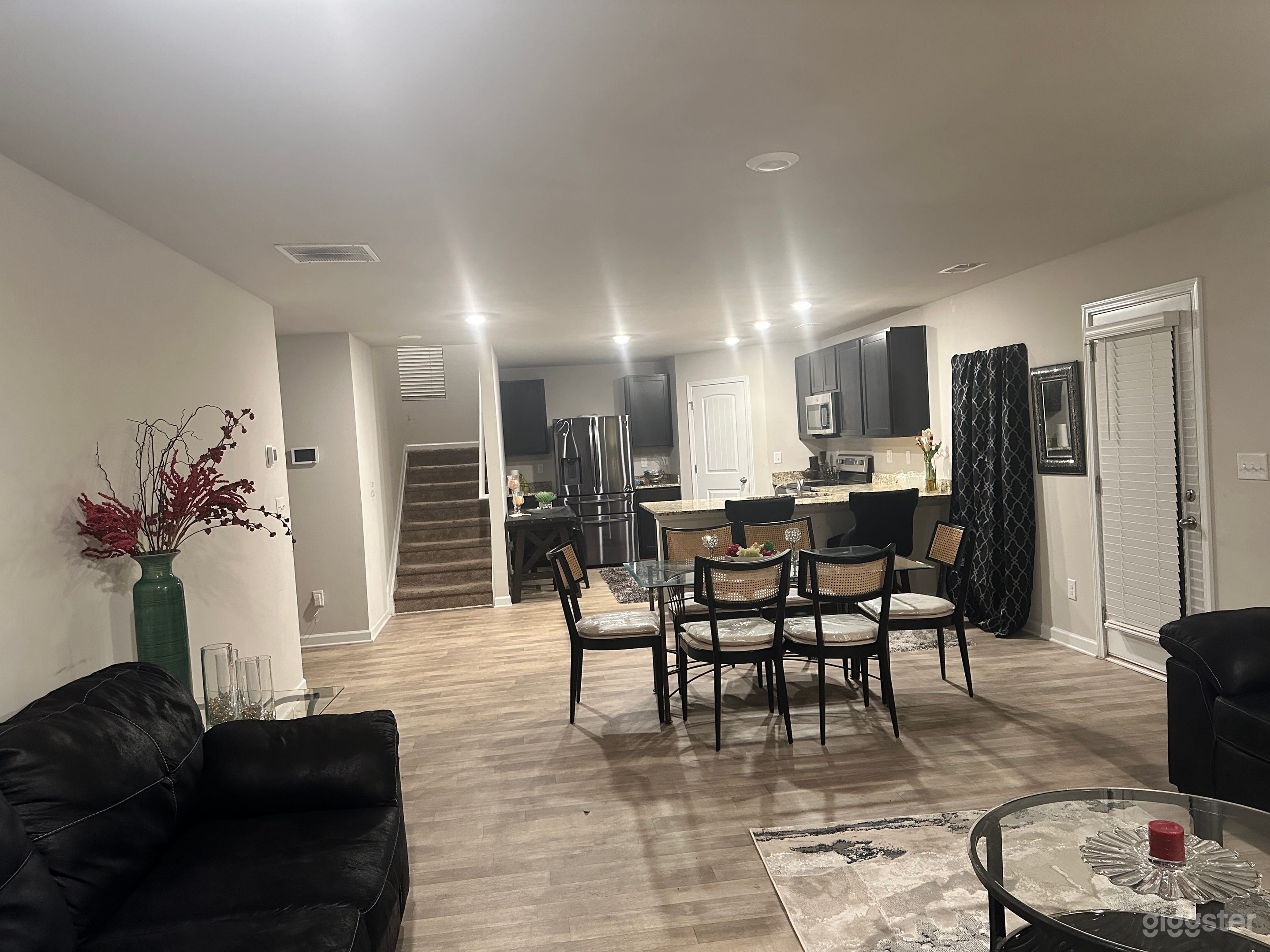 Exquisite 5 Bedroom Oasis Photo 4