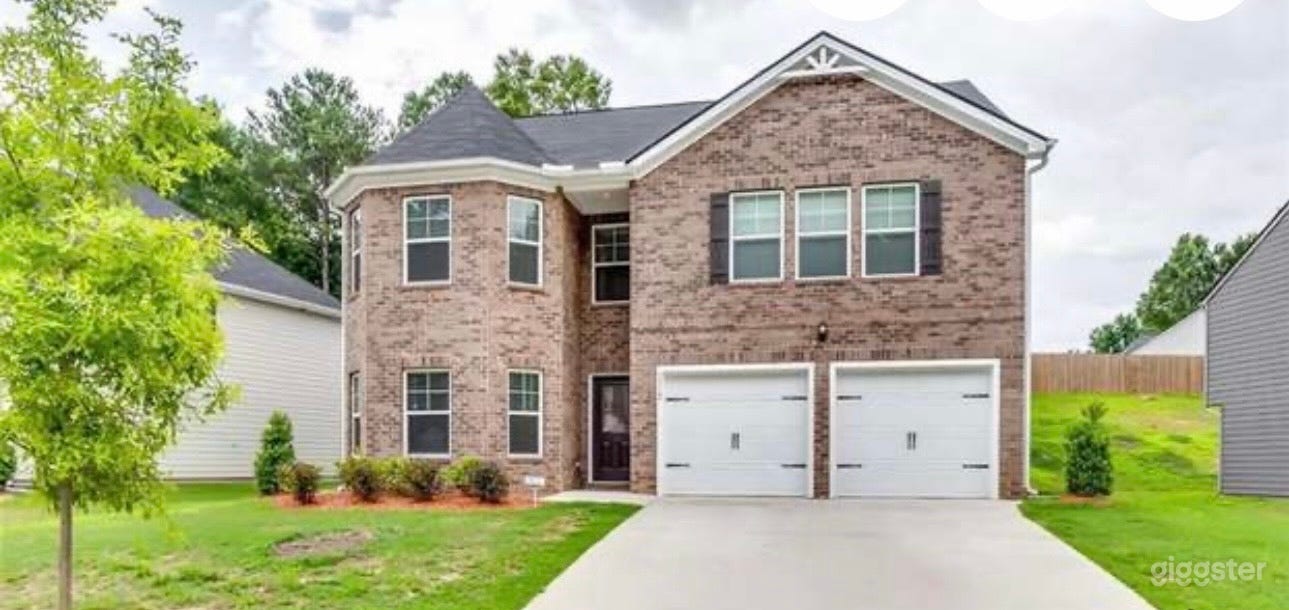 Exquisite 5 Bedroom Oasis Photo 1