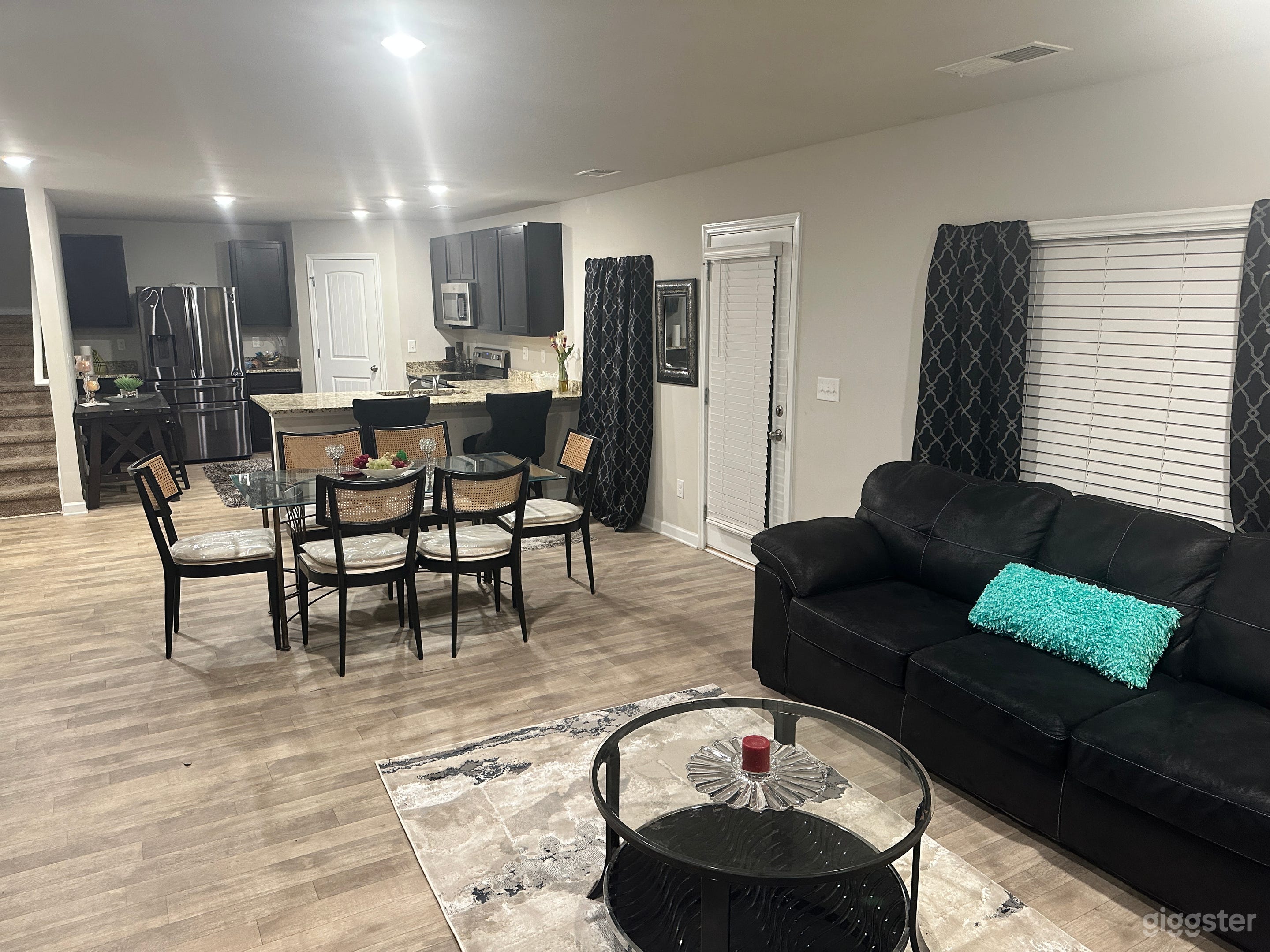 Exquisite 5 Bedroom Oasis Photo 2