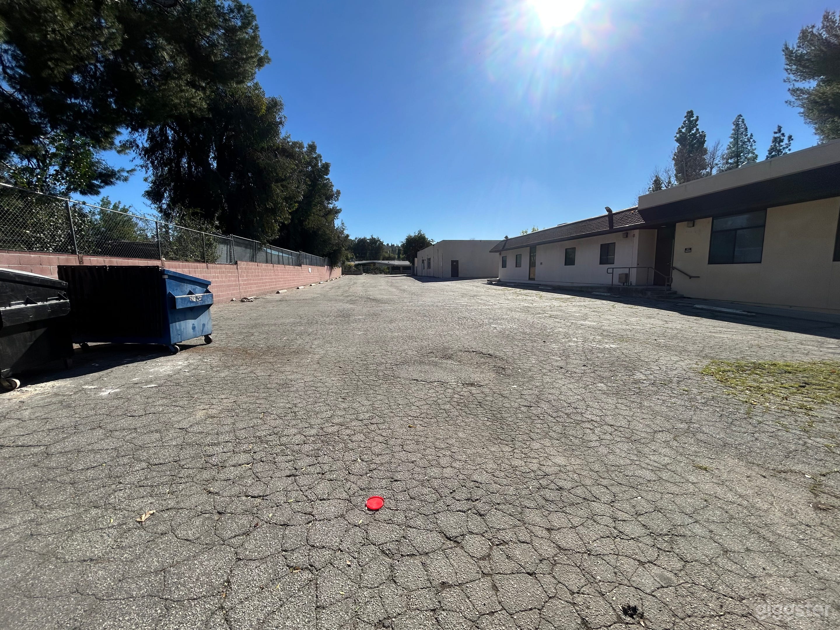 Spacious Private Parking Lot for Filming,Events Photo 4