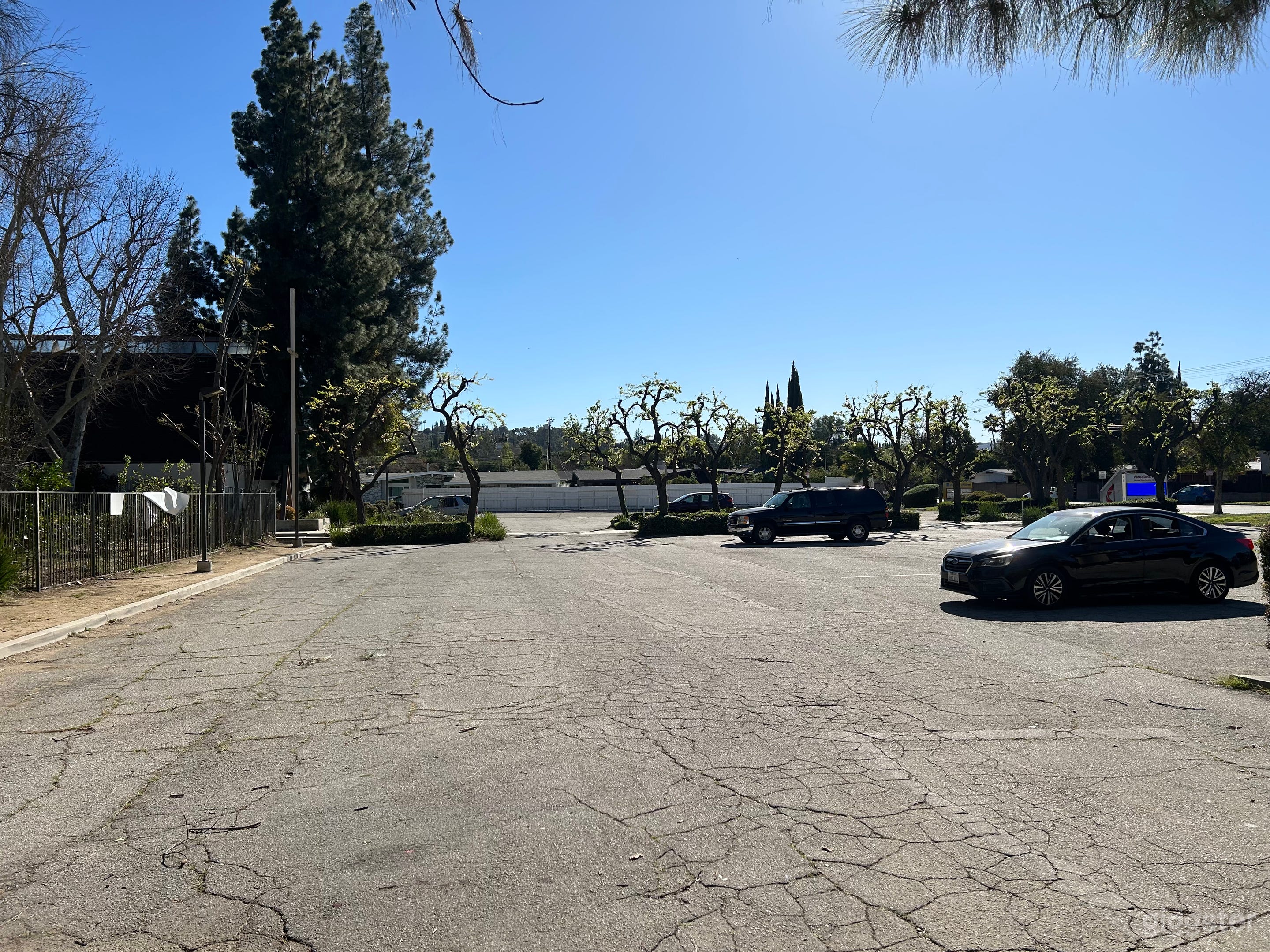 Spacious Private Parking Lot for Filming,Events Photo 1