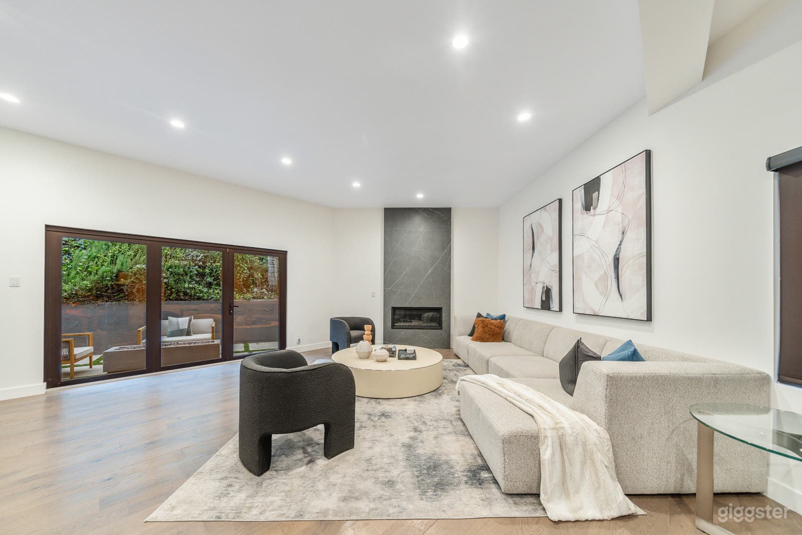 Beverly Hills Mansion w/ Hillside Views Photo 1