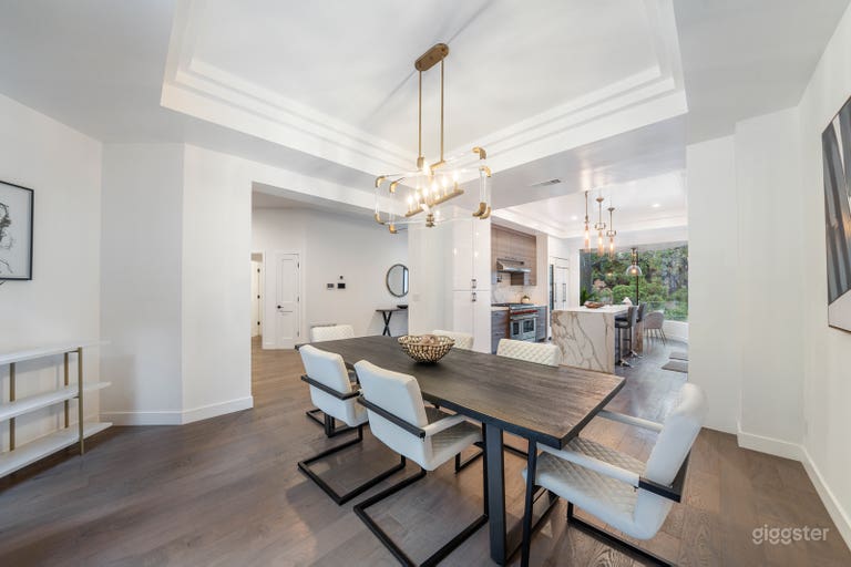  Beverly Hills Mansion w/ Hillside Views 