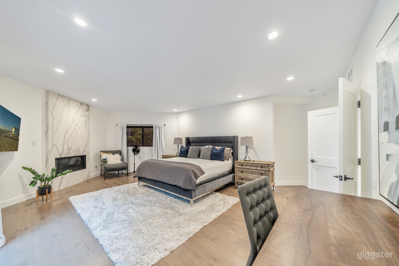 Beverly Hills Mansion w/ Hillside Views Photo 4