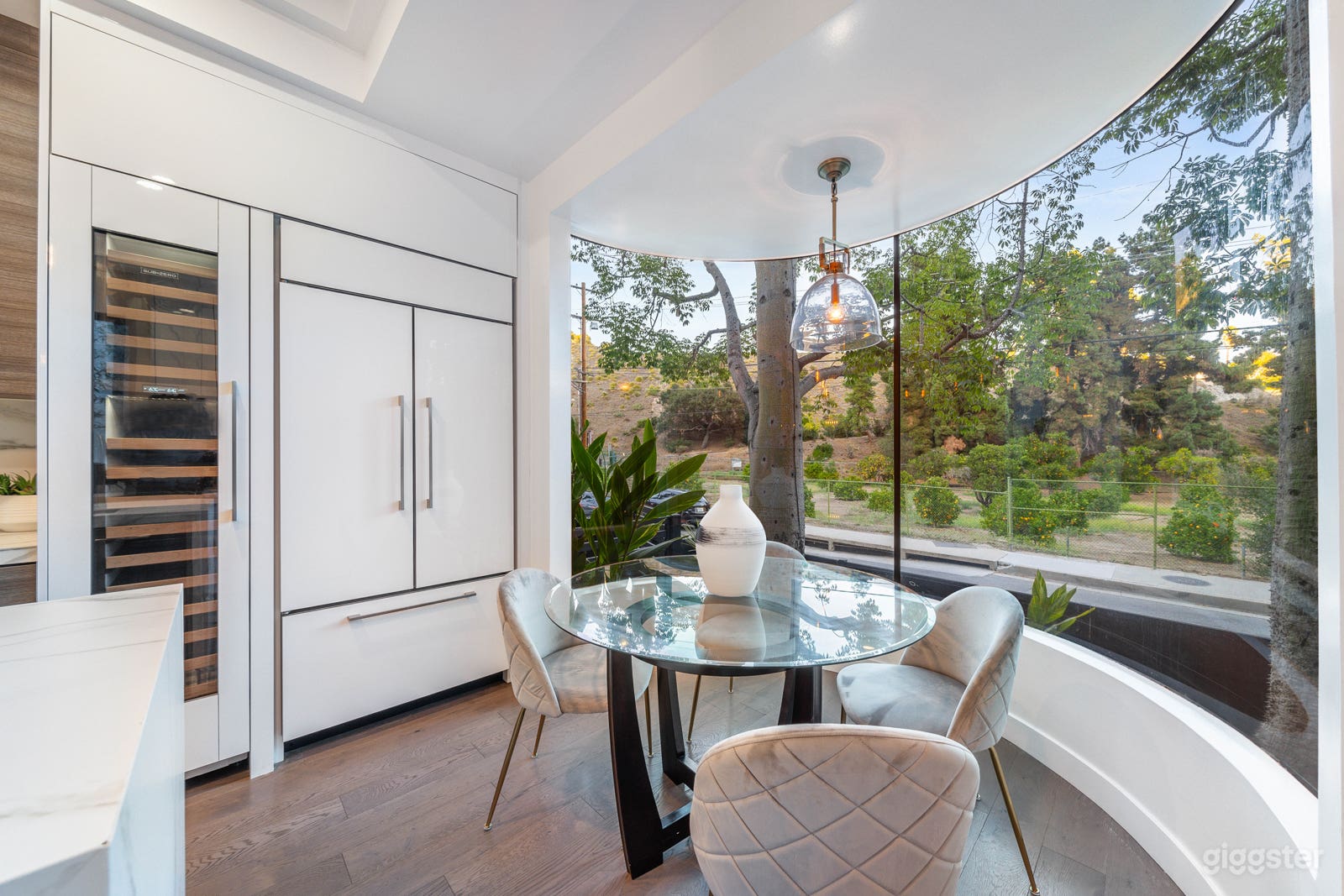 Beverly Hills Mansion w/ Hillside Views Photo 2